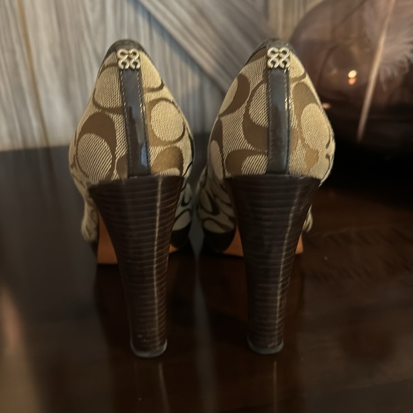 Authentic Coach heels - Picture 2 of 5